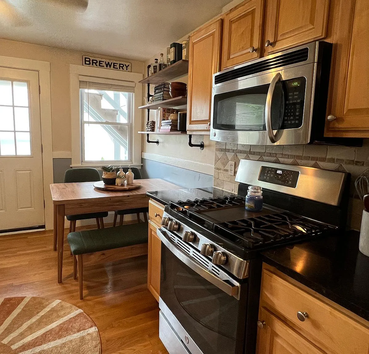 94 Overland Rd — Photo 2