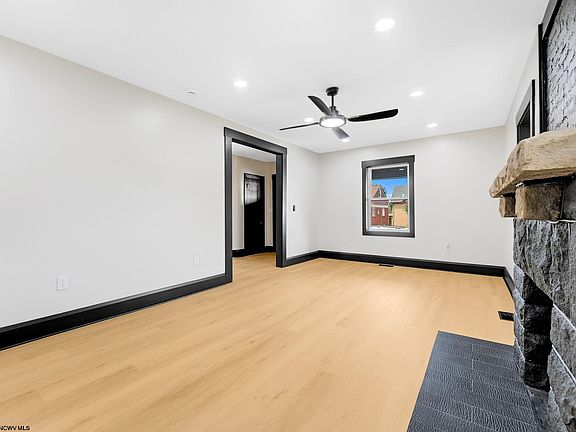 4th image of 344 Watts St