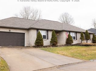 104 Mulberry Dr, Hurricane, WV 25526