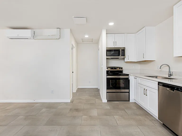 Linwood Pl — Photo 11