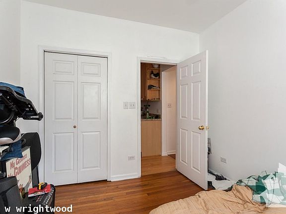 4th image of 681 W Wrightwood Ave #1413