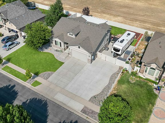 2nd image of 8447 S Maple Water Dr