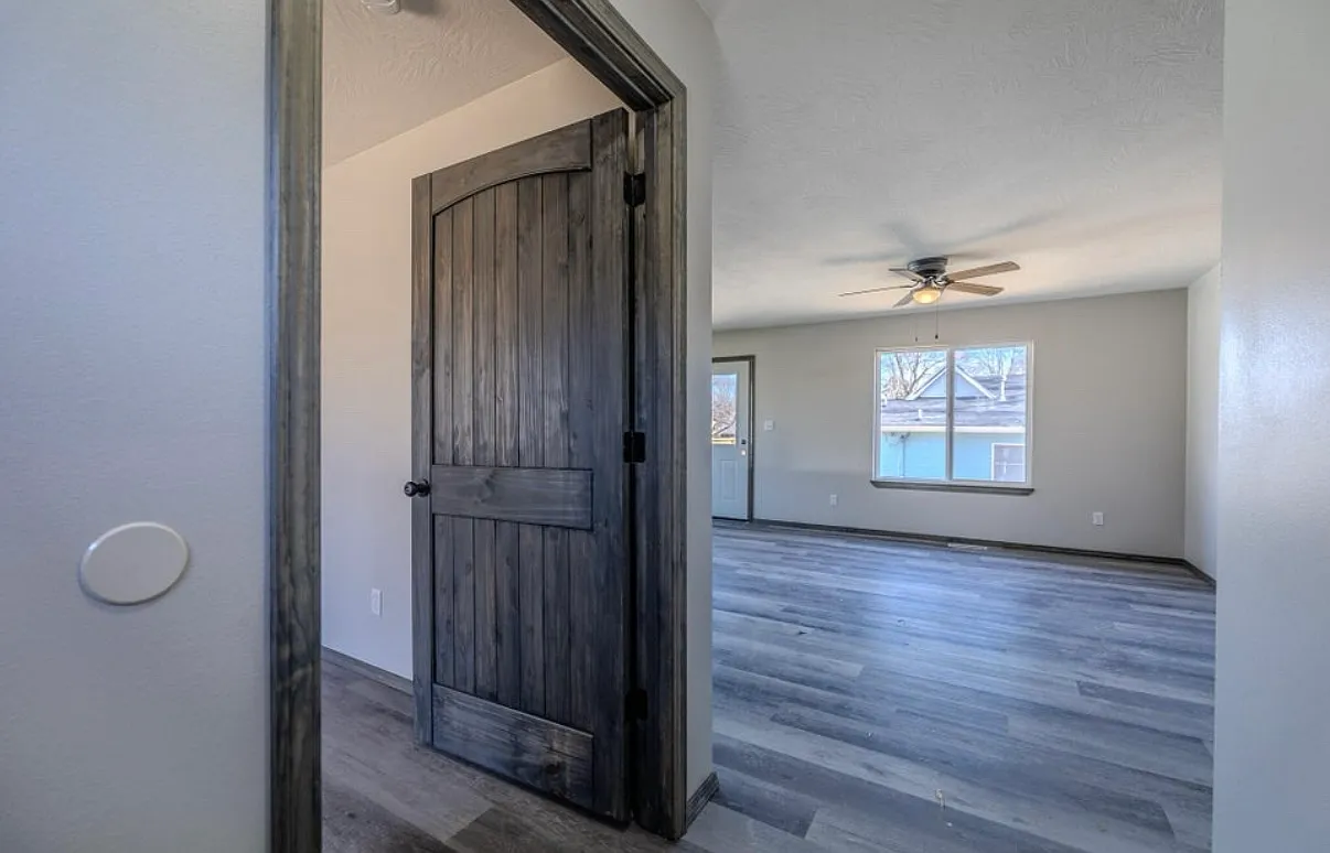 2 bed, 878 sqft, $1,050 — Photo 2