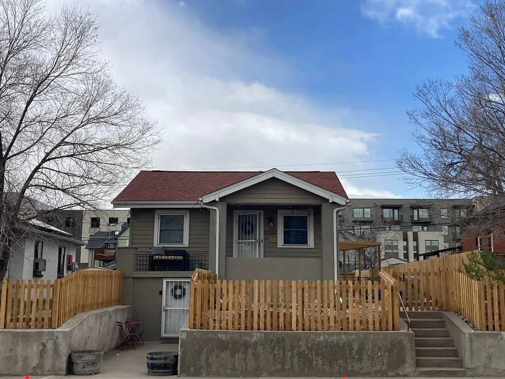 1 bed, 1100 sqft, $2,399 — Photo 2