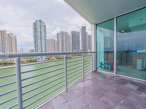 5th image of 335 Biscayne Blvd APT 1009