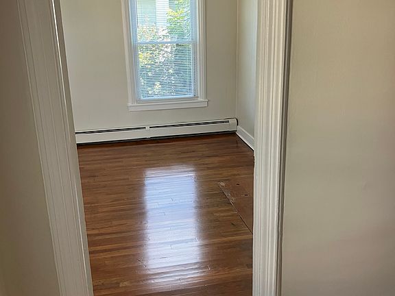 4th image of 52 Lincoln Ave #2