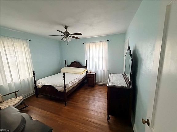 5th image of 135 Howe St