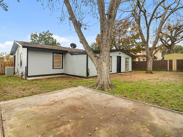 527 Lively Dr — Photo 9