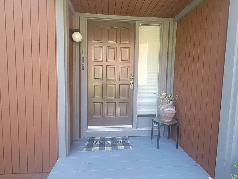 186 Central Ave — Photo 2