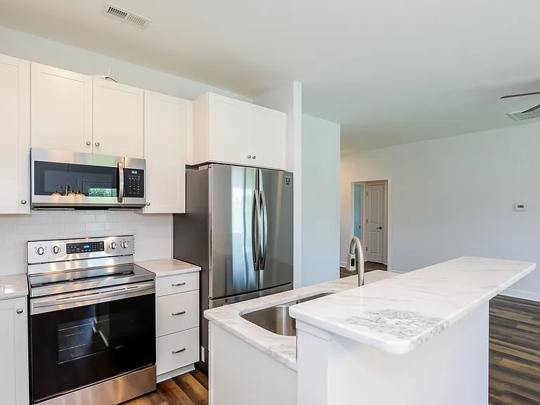 109 McLean St — Photo 6