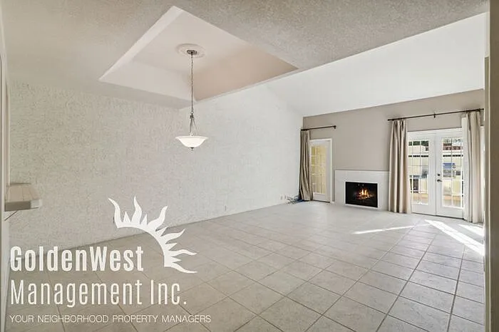 2441 E Rancho Dr — Photo 3