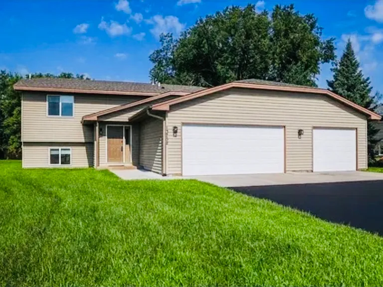 13752 Round Lake Blvd NW — Photo 15