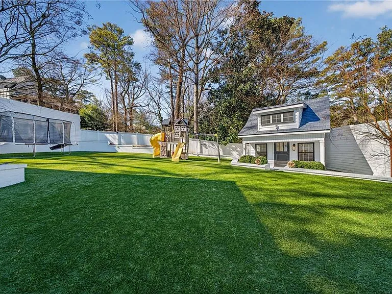 1812 Wellbourne Dr NE — Photo 16