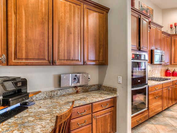 3rd image of 2404 Fountain Grass Dr