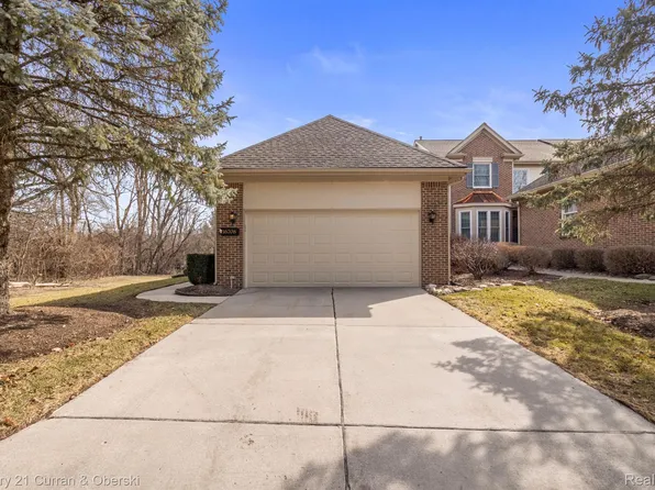 16708 Oakmont Ct, Northville, MI 48168