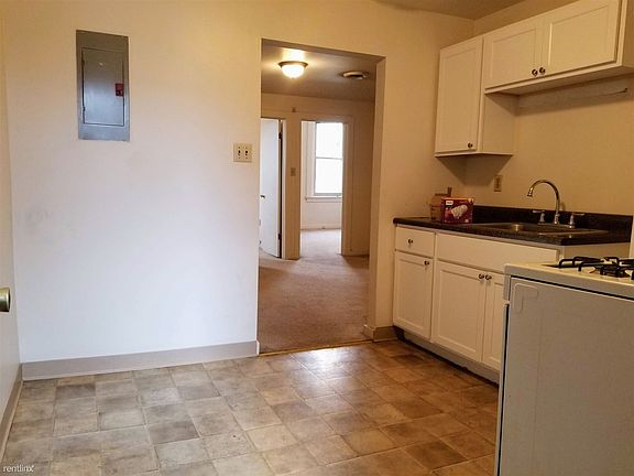 3rd image of 3528 Boulevard Of The Allies APT 2