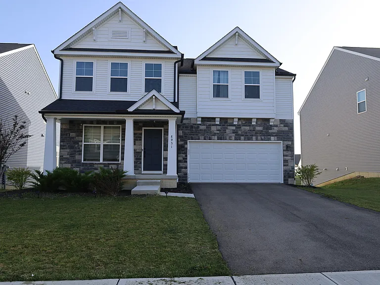 8951 Philmont Curve Dr — Photo 2