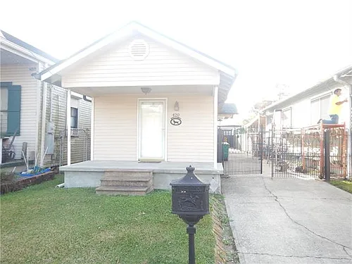 420 Fairmont St Photo 1