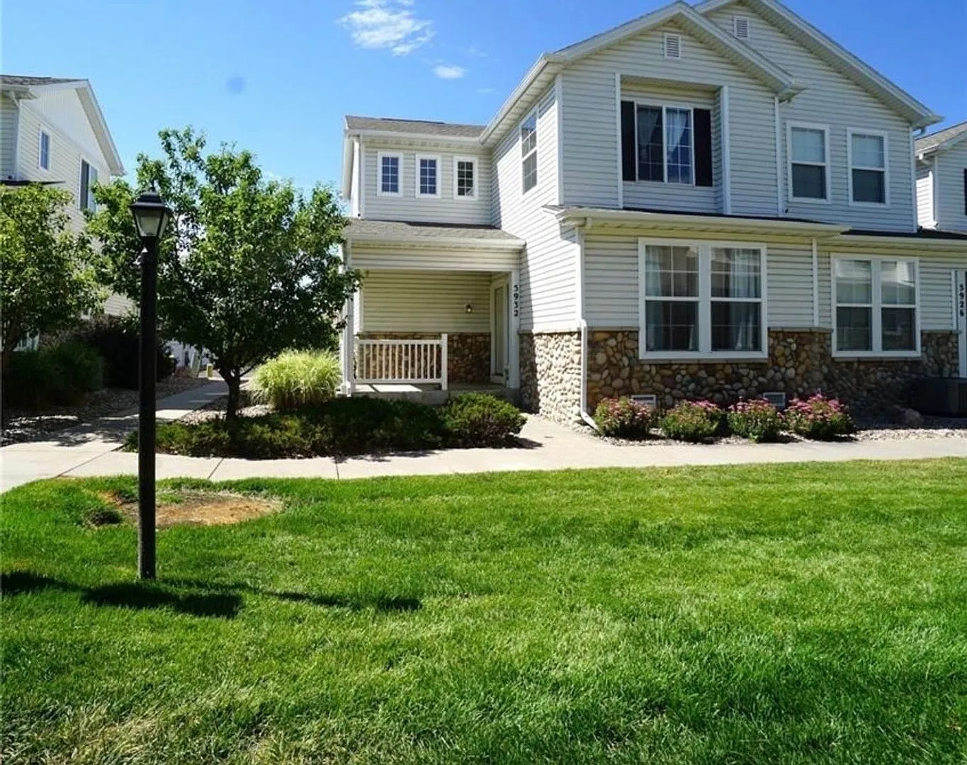 Charming 3BR Townhome in Colorado Springs — Photo 4