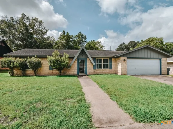 201 Canterbury Ln, Victoria, TX 77904