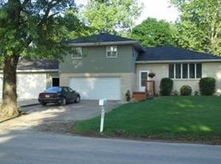899 Cherry Ave, Marengo, IA 52301