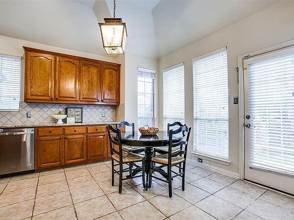 3rd image of 3316 Parkhurst Ln