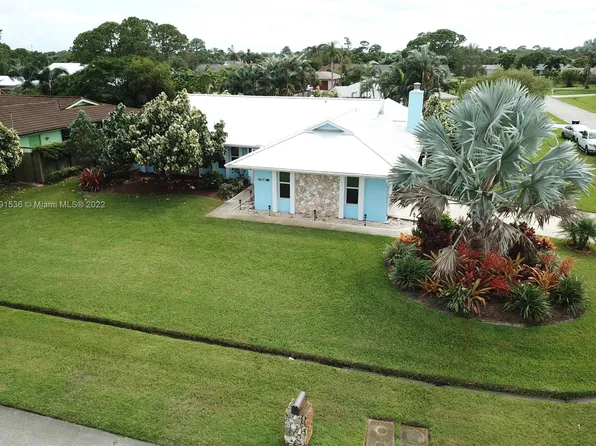 902 SE Brookedge Ave, Port Saint Lucie, FL 34983