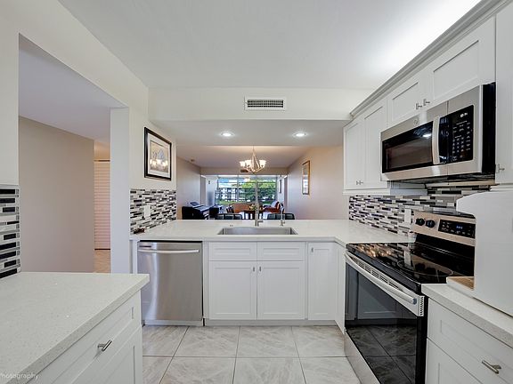4th image of 1528 Whitehall Drive #303