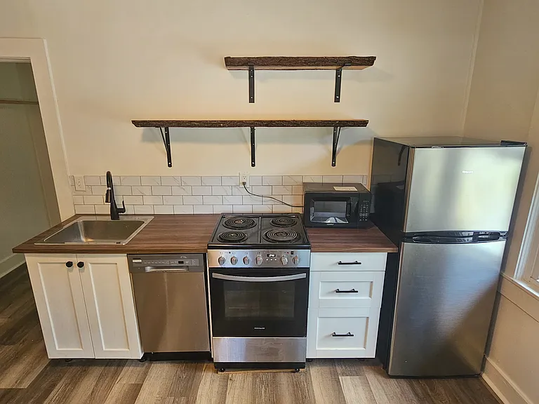 105 Campbell St — Photo 4