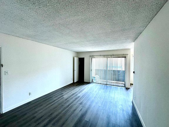 5th image of 119-121 N Hillcrest Blvd #9