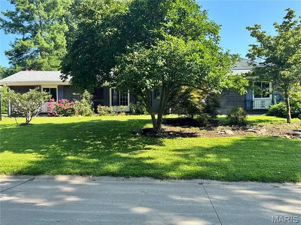 113 High Valley Dr, Chesterfield, MO 63017