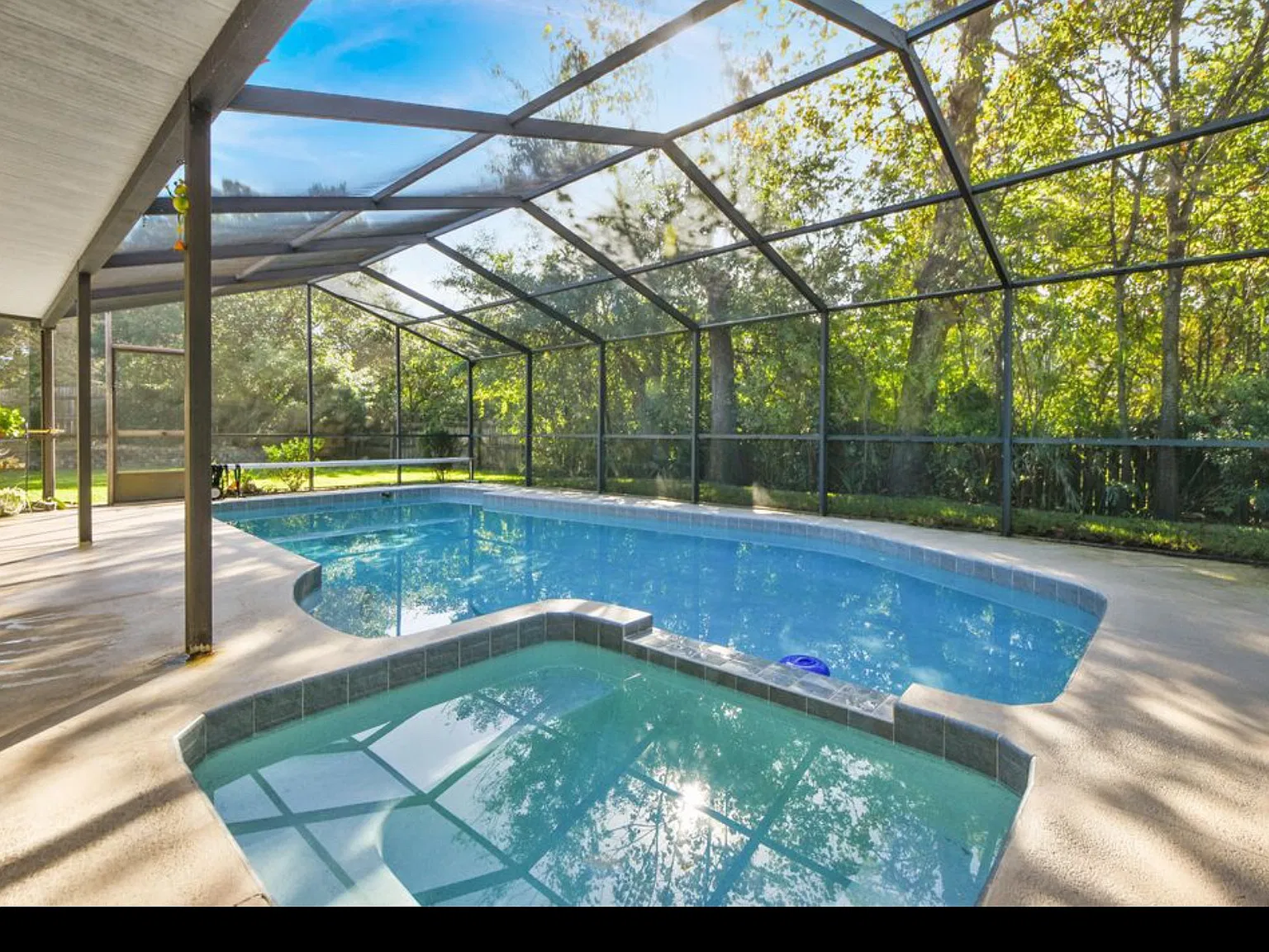 168 Westwood Dr — Photo 3