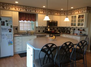 402 Pin Oak Dr, Mc Donald, PA 15057