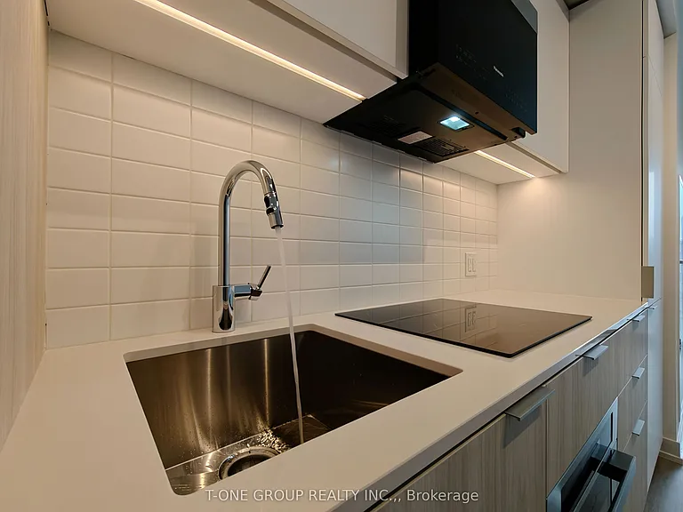 28 Eastern Ave #LPH09 — Photo 3