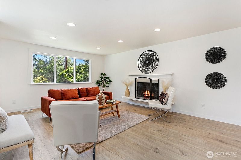 3rd image of 6046 NE 204th Street