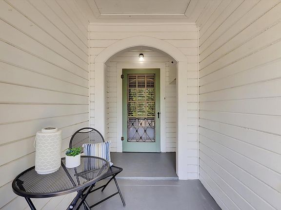 5th image of 13207 Ridge Rd