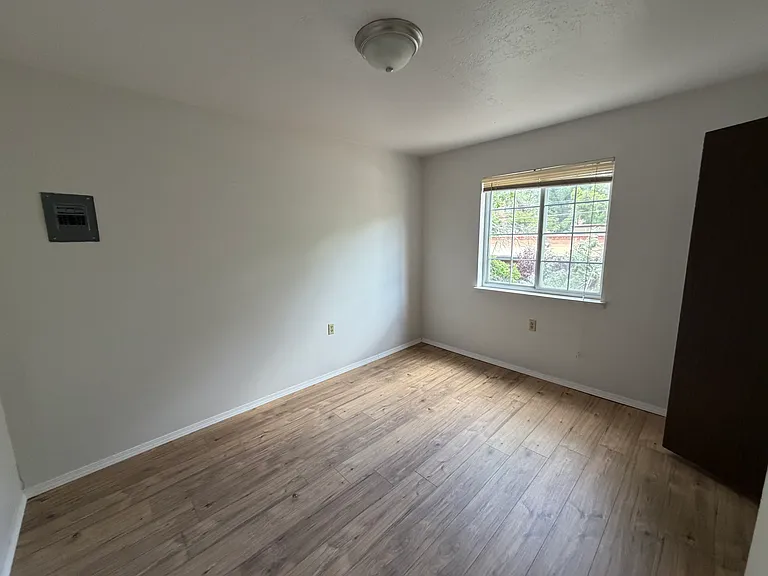 705 E Alameda St #6 — Photo 9