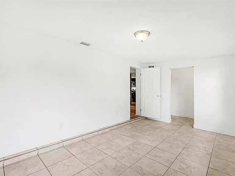 913 Lytle St SW — Photo 8