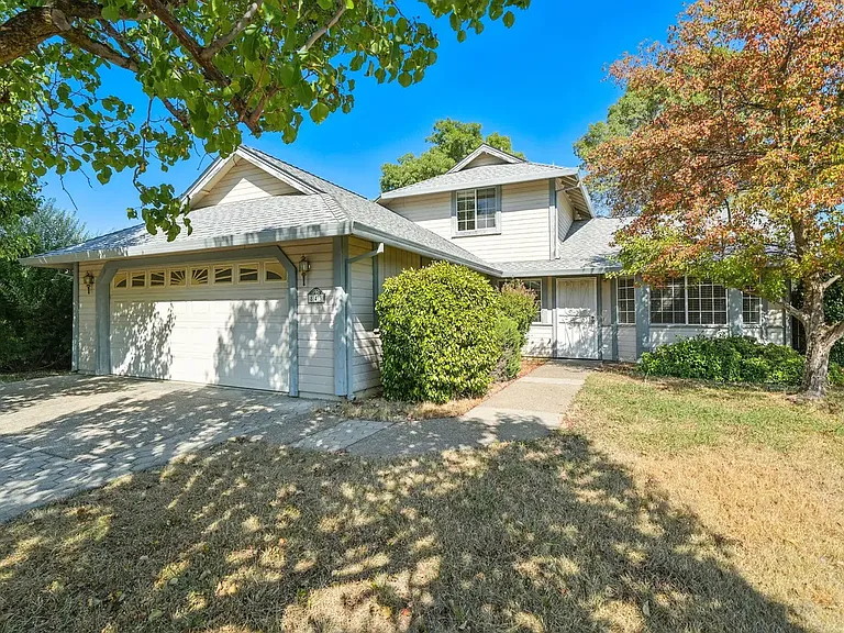 843 Montcrest Dr — Photo 1