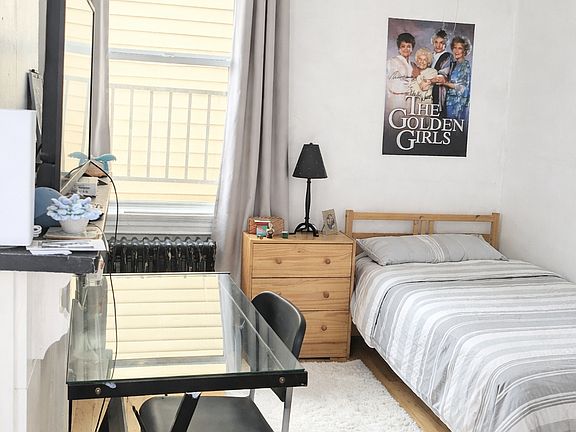 2nd image of 5434 Howe St #2B