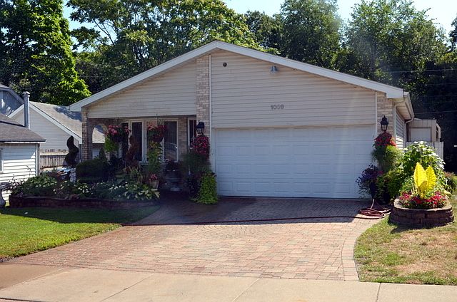 1st image of 1039 Hirsch Blvd