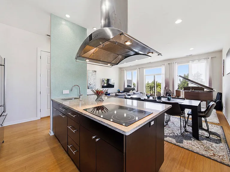 2642 W Chicago Ave #4 — Photo 8