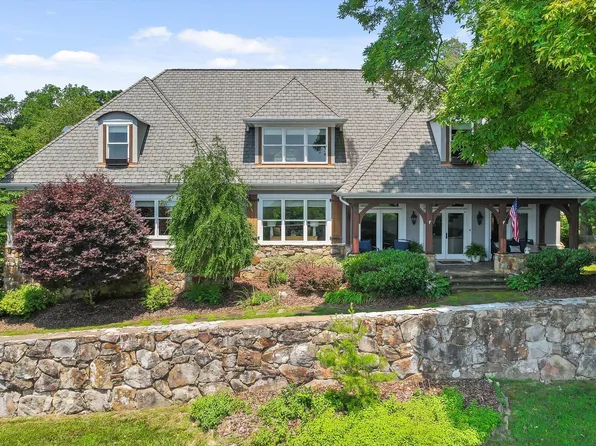 2109 E Brow Rd, Signal Mountain, TN 37377