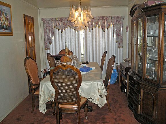 Formal Dining Room- Great for Entertaining
