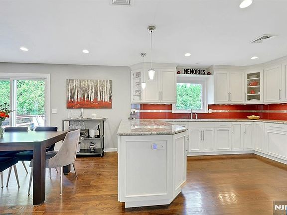 3rd image of 5 Hilltop Rd