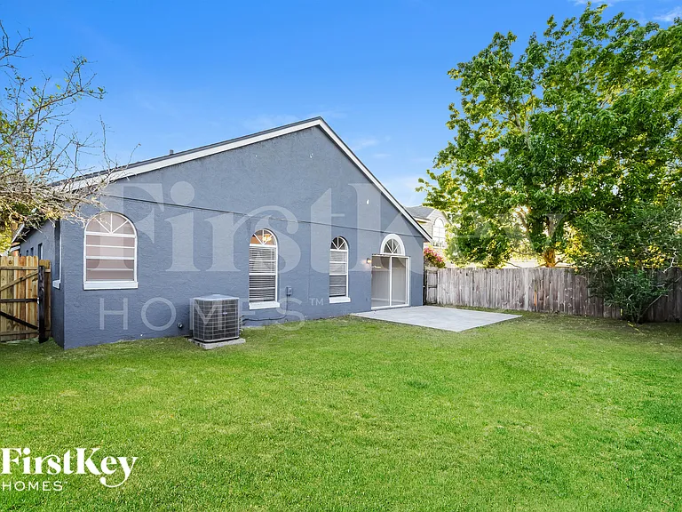 1047 Whittier Cir — Photo 18