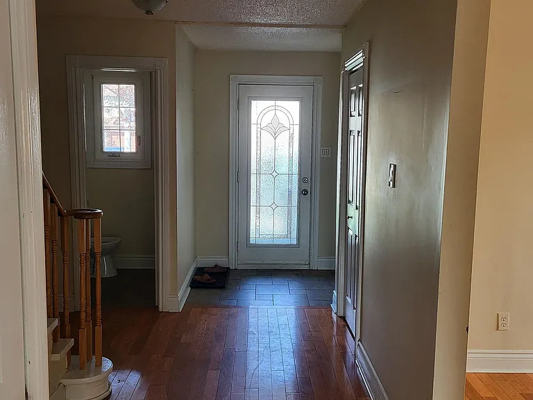 22 Omega Sq S — Photo 1