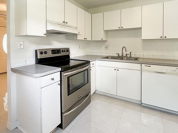 4th image of 3703 W Bay Ave #3703