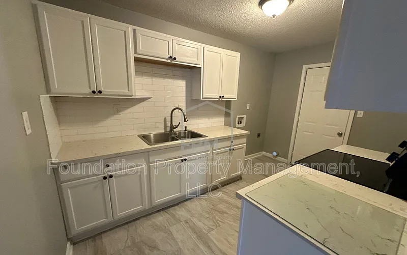 3 bed, 2.0 bath, 1042 sqft, $1,000 — Photo 3