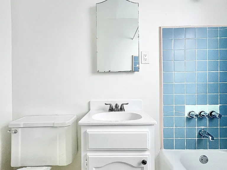 1061 E Broadway #3 — Photo 9